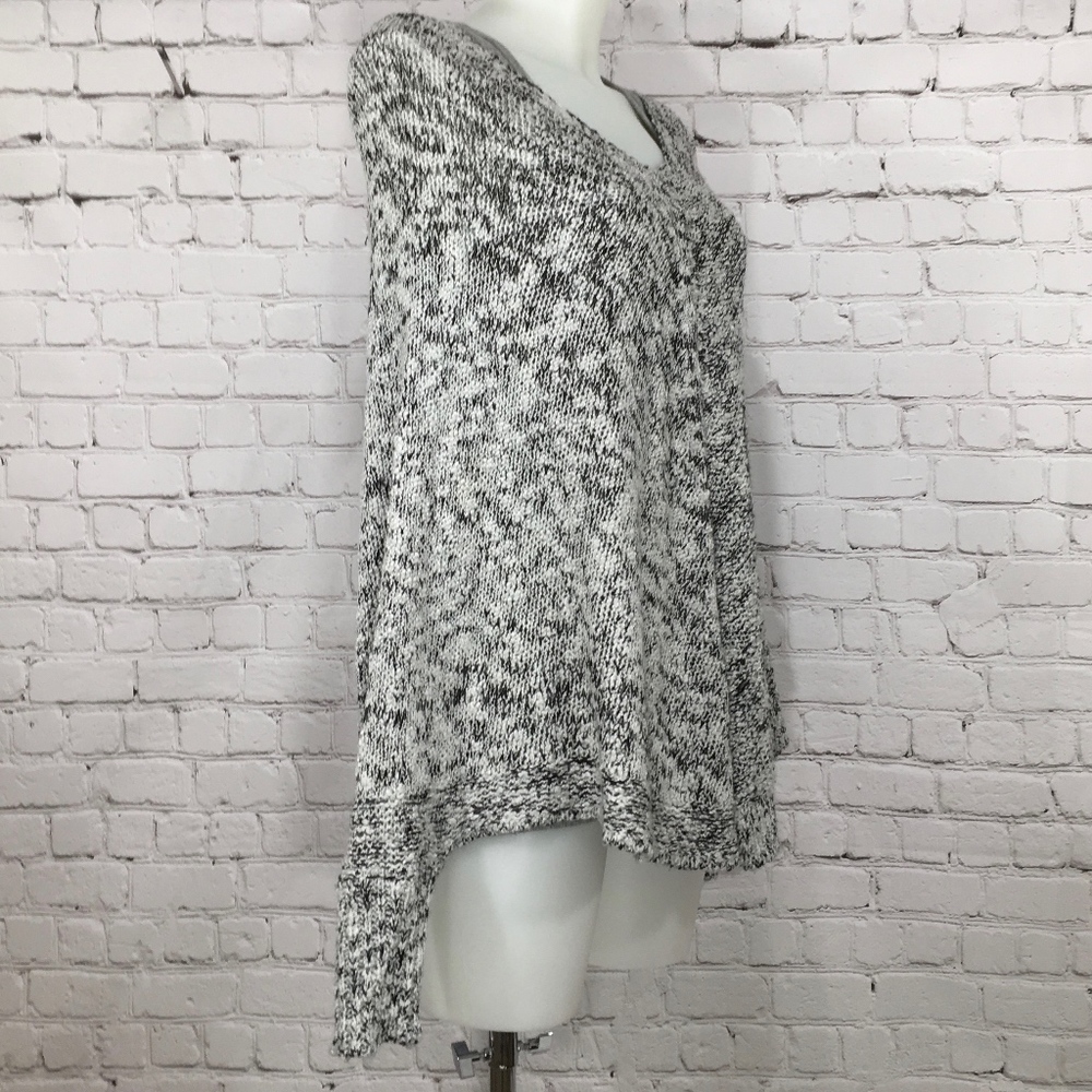 Poncho - Picture 2 of 8